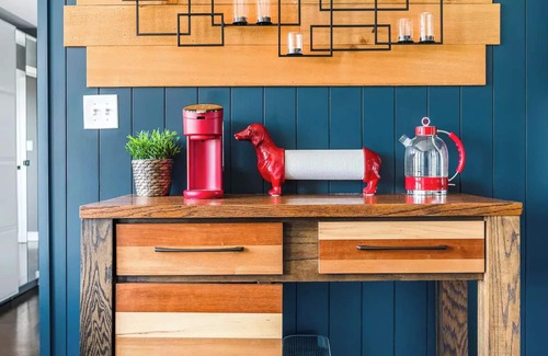 Lower West Side Condominio | High-Style Oasis in Heart of Chicago + Free EV Charger!