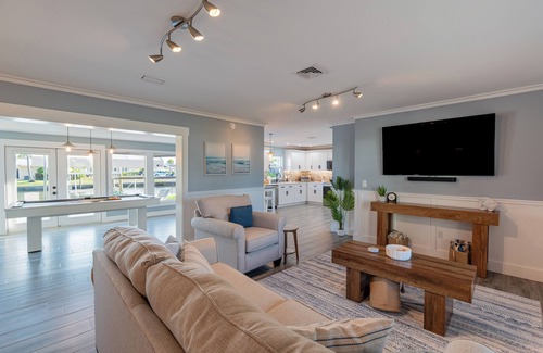 South Island Casa | 🌊🌴High Tide Hideaway | Canal-Front | Private Pool | Tiki Hut | Pet Friendly🐾