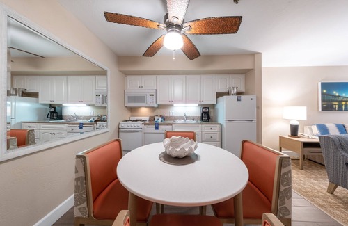 Townsite Hotel | High Tides and Good Vibes! Beachfront, Near Oceanside City Beach
