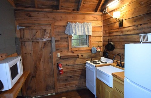 Saluda Cabina | High Top cabin at Cabin Fever in NC!