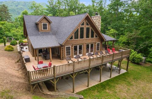 Black Mountain Casa | High Top Mountain Lodge by Carolina Mornings