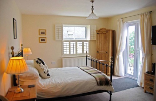 Boncath Cama Y Desayuno | Highbury Garden Suite