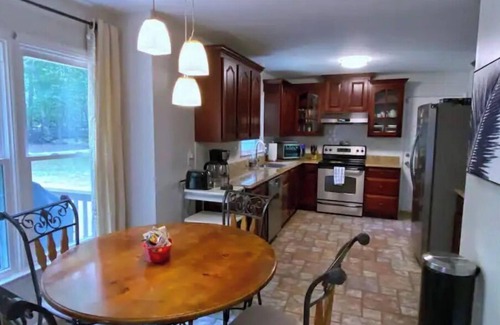 Chapel Hill Casa | Highland Comfort - Private Peaceful Retreat