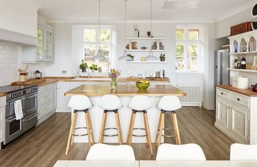 Nostie Casa | Highland Holiday Home, contemporary styling, hot tub, sauna