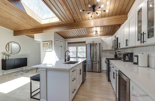 Highland Park Casa | Highland Park Family Ranch - Walk to Lake & Metra to Chicago!