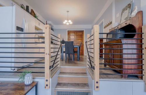 Highland Square Apartamento | Highland Sq Hideaway Apt with 2 queen beds in great location