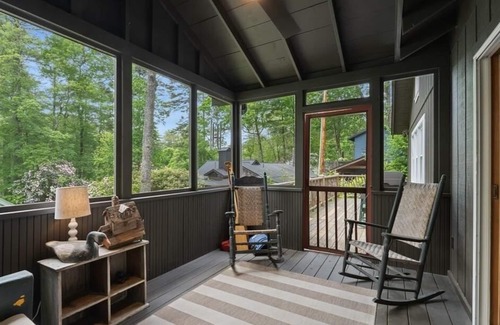 Mirror Lake Casa | Highlands Cottage Retreat at Mirror Lake & Dog Friendly!!