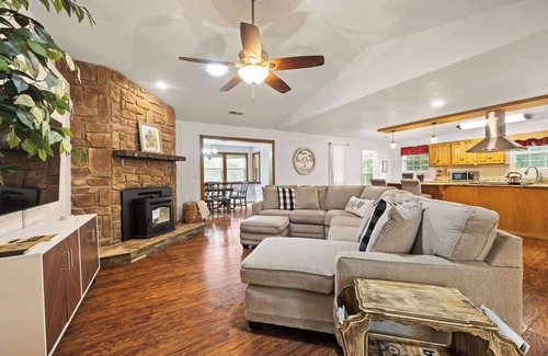 Bella Vista Casa | Highlands Haven-Near Highway, Trails, Golf Course