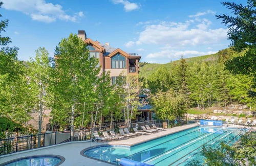 Highlands Townhomes Condominio | Disfruta de las impresionantes vistas del hermoso valle de Vail