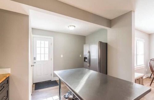 Cleveland Heights Casa | Highly refined and fully remodeled heights home