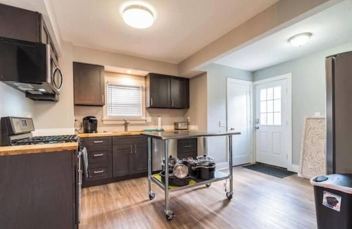 Cleveland Heights Casa | Highly refined and fully remodeled heights home