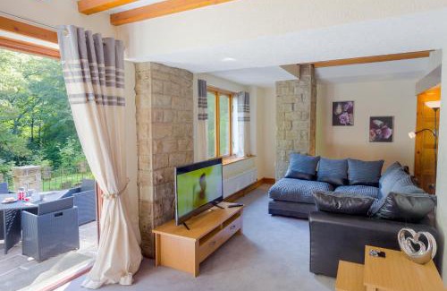 Hoylandswaine Casa | Highwood Lodge