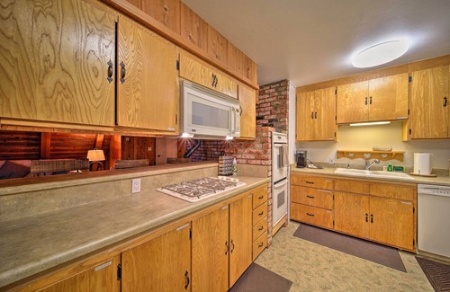 Trinity Center Cabina | Hike & Fish, < 1 Mi to Trinity Lake: Rustic Cabin!