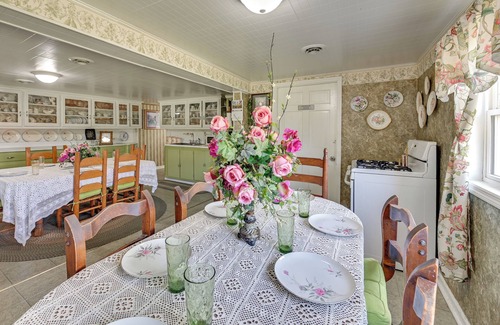 Waneta Cabaña | Hike & Fish: Rustic, Timeless Mckee Home w/Yard