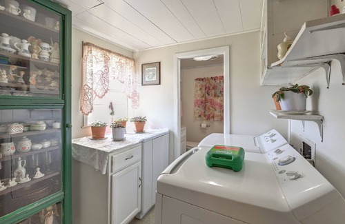 Waneta Cabaña | Hike & Fish: Rustic, Timeless Mckee Home w/Yard