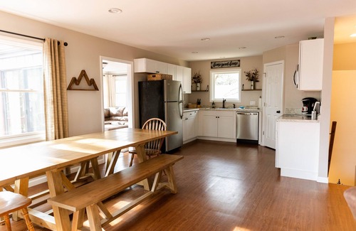 Newland Cabina | Hike, fish, swim & ski! Close to Grandfather Mountain, skiing & Linville Falls