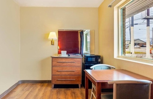 North Lima Hotel | Hike Nature Trails and Enjoy Parking in a Pet-Friendly Guest Stay