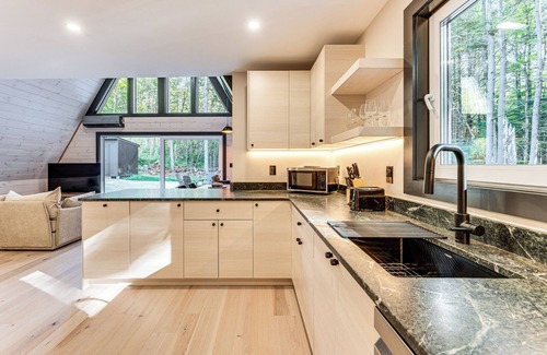 Danbury Cabina | Hike, Ski & Explore: Serene Danbury Cabin w/ Sauna