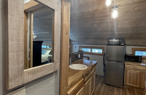 West Glacier Apartamento | Hiker's Rest: A Relaxing Retreat 5 miles from Glacier National Park