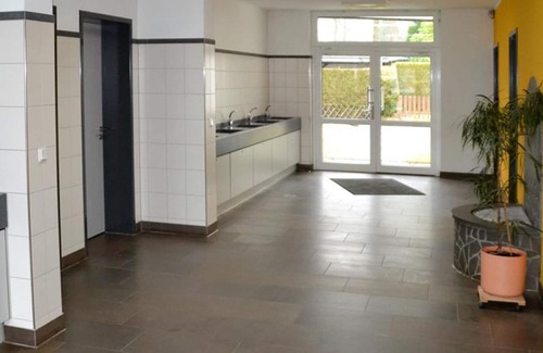 Mittelhof Apartamento | Hiker's room 1 (2-bed room) - Camping in the Oak Forest Camping - Chalet - Mittelhof