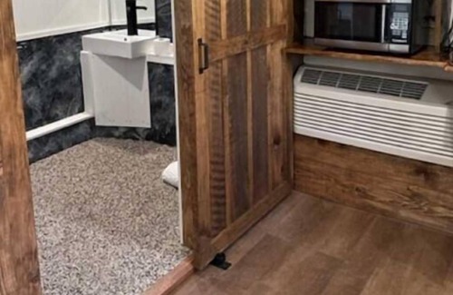 Hillsgrove Cabina | Hiking in World's End State Park! Pets Allowed! Near Hillsgrove Covered Bridge!