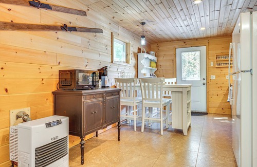 Alton Cabaña | Hiking & Snowmobile Trails On-site: Alton Retreat!
