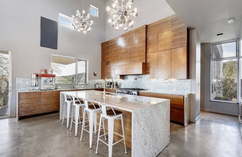 Dripping Springs Casa | Lujo en las colinas de Texas (House & Barndominium)