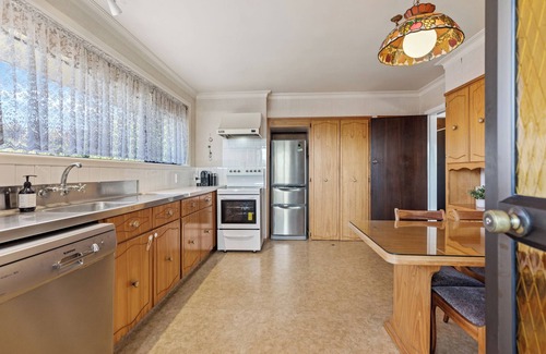 Maungatapu Casa | Hill Top House - Tauranga Holiday Home