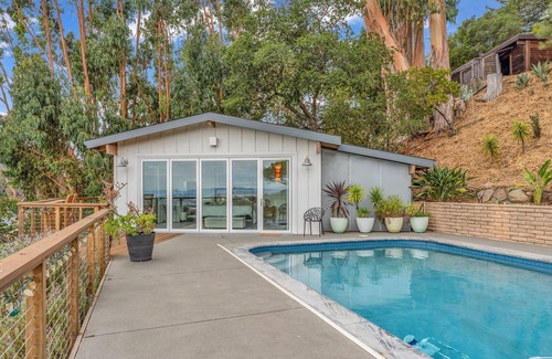 San Anselmo Casa | Hill Top Spa Retreat in Marin with private hot tub, pool, and panoramic views