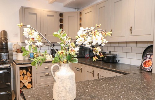 Lanehead Cabaña | HILL VIEW HOUSE, pet friendly, with open fire in St John's Chapel