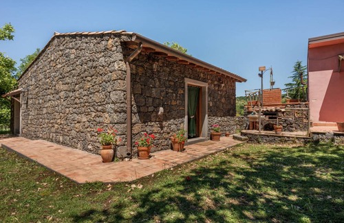 Maletto Casa | Hill-View Villa in Maletto with Garden