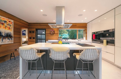 Middle Hope Casa | Hillcrest Glasshouse - a minimalist modern retreat