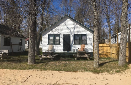 Cedarville Cabina | Hills Point Resort