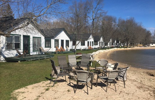 Cedarville Cabina | Hills Point Resort