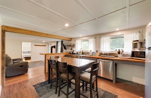 Hillsgrove Cabaña | Hillsgrove Cabin w/ Private Hot Tub!