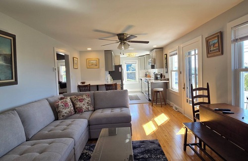 Harrisonburg Casa | Hillside 3-bedroom bungalow 1 mile from Harrisonburg City limits, great views!