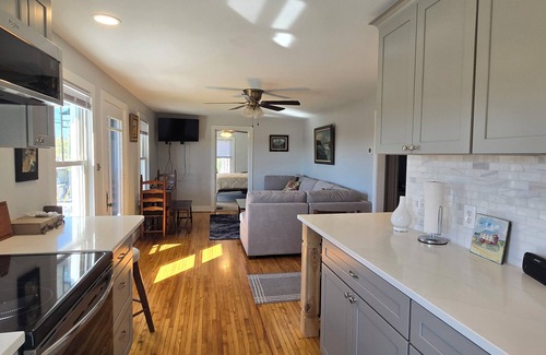 Harrisonburg Casa | Hillside 3-bedroom bungalow 1 mile from Harrisonburg City limits, great views!