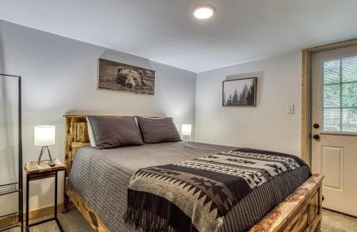 Gatlinburg Casa | "Hillside Cottage" is minutes to town and to Rocky Top SportsSerene Nature SettingGrillSleeps 6