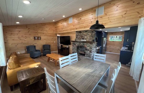 Cedarville Casa | 'Hillside' Cottage on the lake