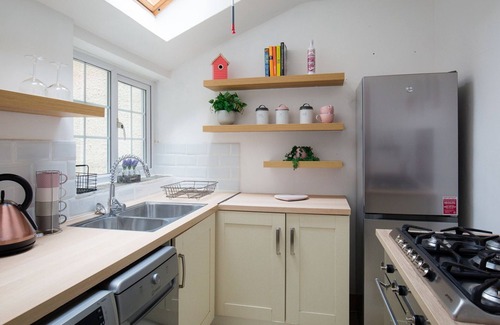 Tetbury Cabaña | Hillside Cottage - sleeps 5 guests in 3 bedrooms