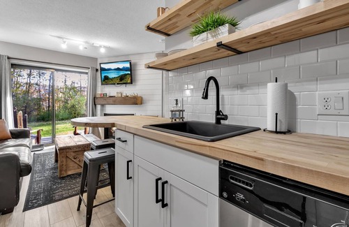 Great Valley Condominio | Hillside Getaway in Ellicottville w/ pool nearby! Sleeps 4!