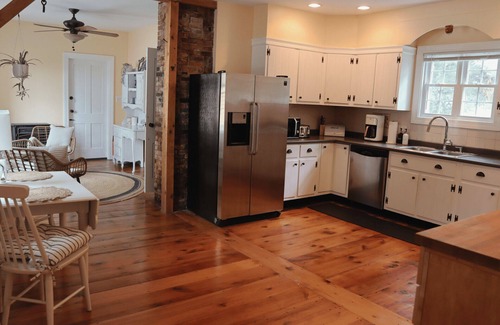 East Swanzey Otro | Hillside Haven: Luxe Farm Escape with 5BR - 2 King Bed - 2 Full Bath - Sleeps 10