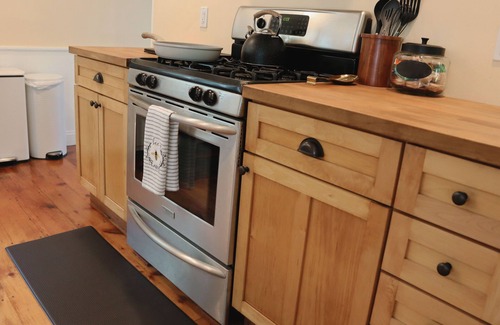 East Swanzey Otro | Hillside Haven: Luxe Farm Escape with 5BR - 2 King Bed - 2 Full Bath - Sleeps 10