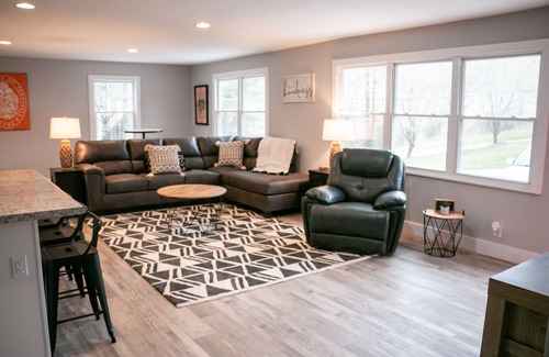 Elgin Casa | Hillside Hideaway