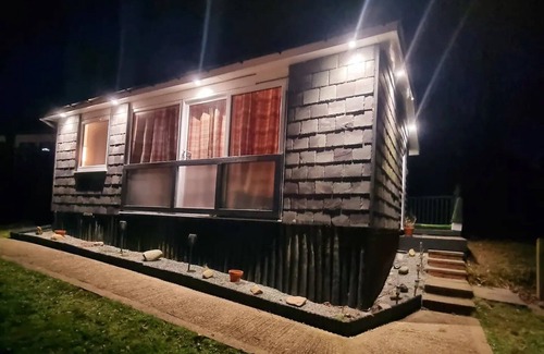 Bont Newydd Chalet De Esquí | Hillside Hideaway Chalet With Swimming Pool, Play Area, Fishing Lake