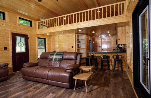 Grapeland Cabina | Hillside Hideaway - Lakefront Cabin