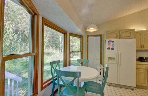 Weaverville Casa | Hillside Hideaway near Blue Ridge Parkway, secure gear storage, w/free Biltmore Pass