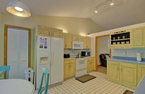 Weaverville Casa | Hillside Hideaway near Blue Ridge Parkway, secure gear storage, w/free Biltmore Pass