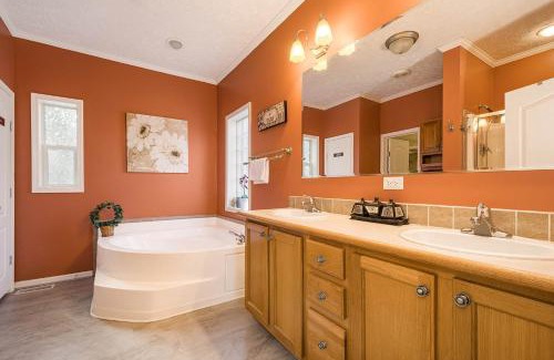 McHenry Casa | Hillside Hideaway