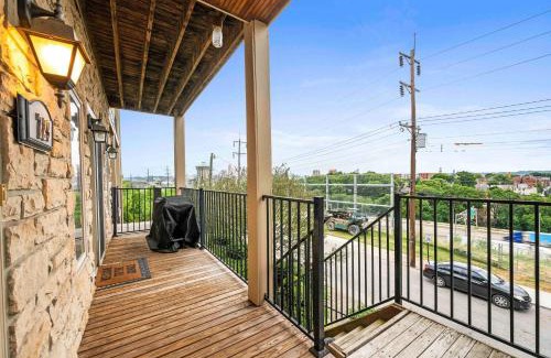 Covington Casa | Hilltop 3BR for 10, Private Garage, Skyline Views